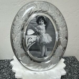 Taylor Fifth Avenue Crystal Oval Picture Frame New NIB Frosted 5x7 Photo Size